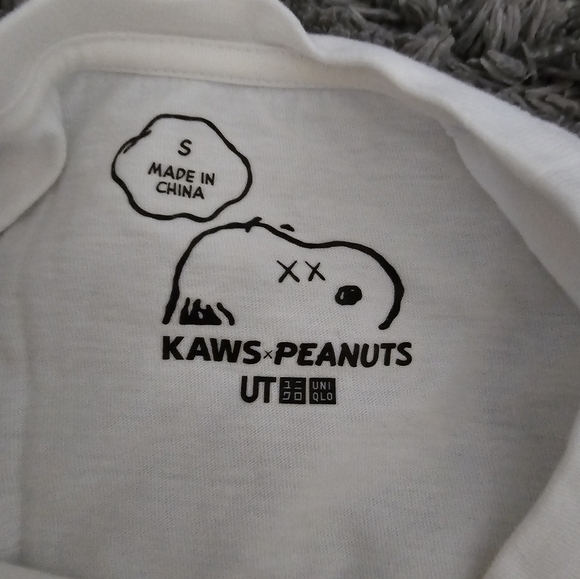 Uniqlo Peanuts x kaws size small - Picture 2 of 2